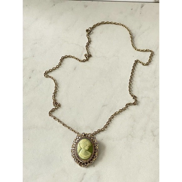 Peri Jewelry - Vintage 1960s PERI Cameo Necklace Brooch / pendant faux cameo green